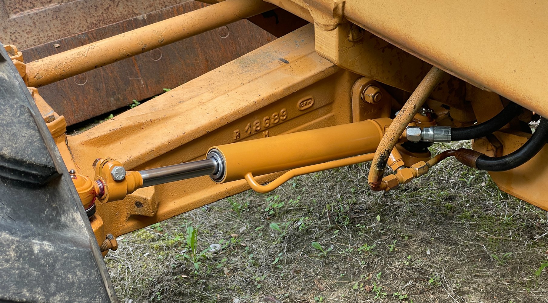 steering-cylinder-left-side-installed.jpg