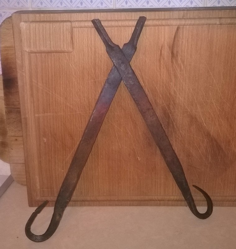 Tongs.jpg