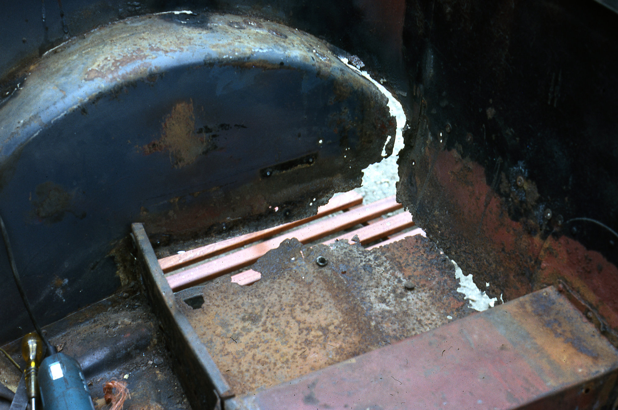 Tourer_rear_floor1.jpg