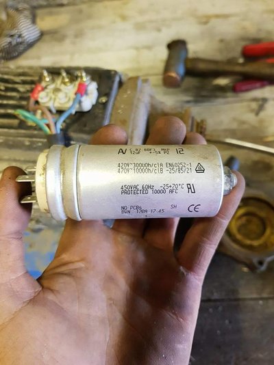 Capacitor.jpg Capacitor.jpg