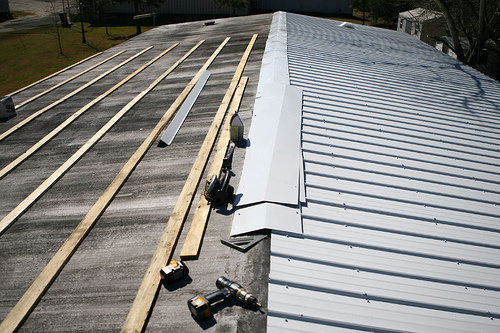 Installing-metal-roof-picture.jpg