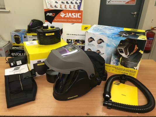 4.-ESAB-Albatross-4000X-Auto-Darkening-Air-Fed-Welding-Helmet-with-Internal-Grinding-Visor.jpg