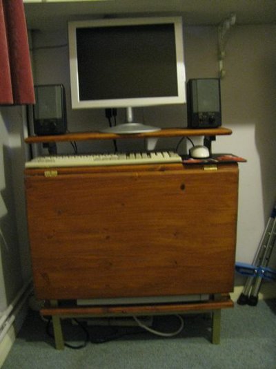 desk5.jpg desk5.jpg