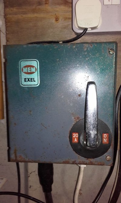breaker.jpg