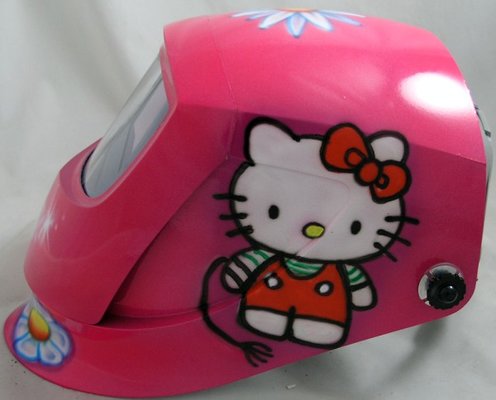 hello-kitty-welding-helmet-1.jpg