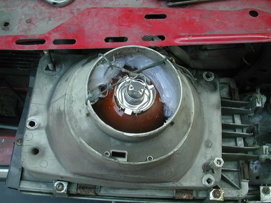 Volvo Headlamp 01 Small.jpg