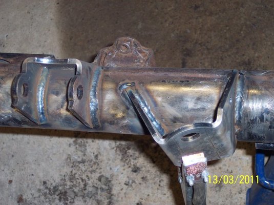 defender axle brackets.jpg