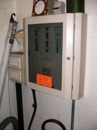 Garage 3 phase fusebox2_compressed.jpg