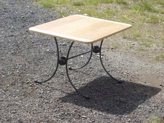 new table 001.jpg