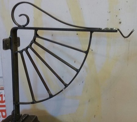 sunset hanging basket bracket.jpg