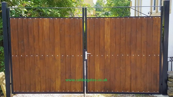 Sherwood-wood-metal-estate-gates.jpg