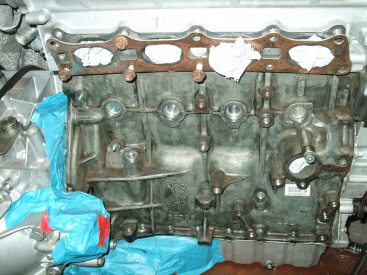 Engine block, paint brackets etc 008.jpg
