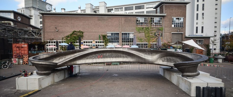 7.-MX3D-Printed-Bridge-at-DDW-by-Adriaan-de-Groot.jpg