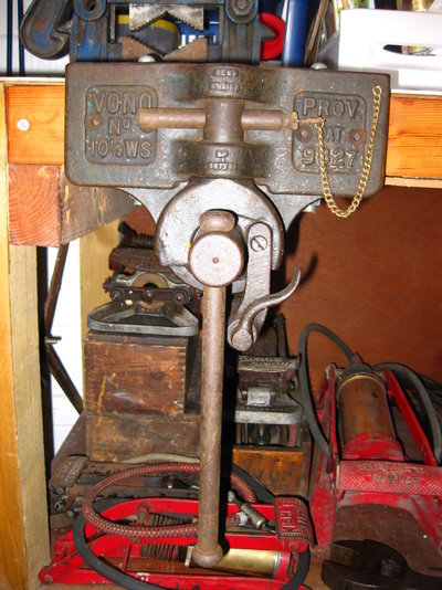 Vices and workbench 001.JPG