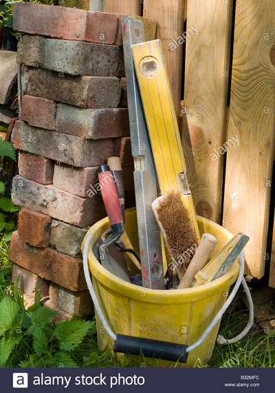 bricklayers-tools-builders-tools-B32MFC.jpg