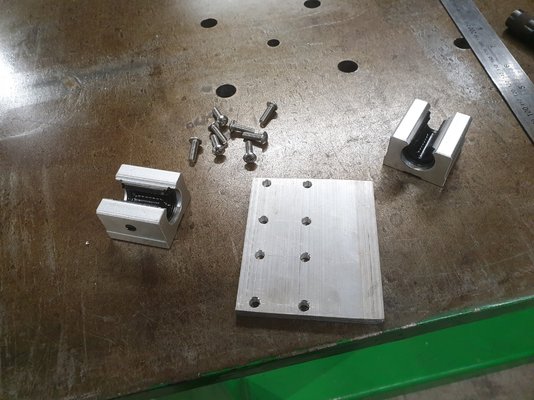 Magnetic straight edge for plasma cutting 