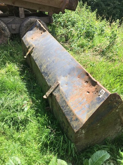 Tractor Bucket 2.jpg