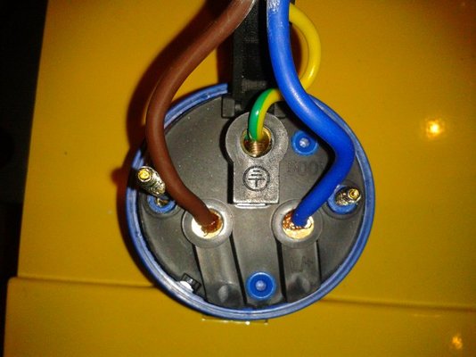 32amp plug connector.jpg
