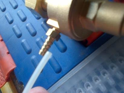 Hose and connection.JPG