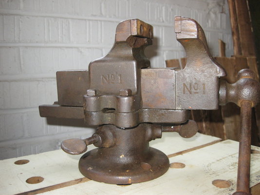 New little swivel vise 011.JPG