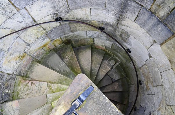 47279249-round-stairs-in-cliffords-tower-in-york-england.jpg