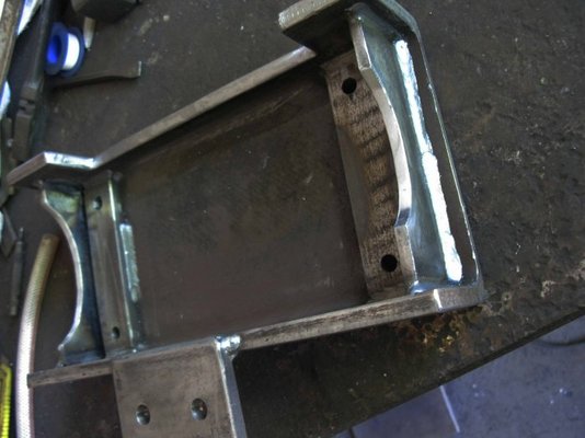 4. winch bracket  welded up IMG_0374.jpg