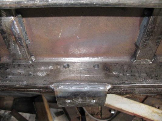 6. winch bracket hold down plate welded inside IMG_0365.jpg