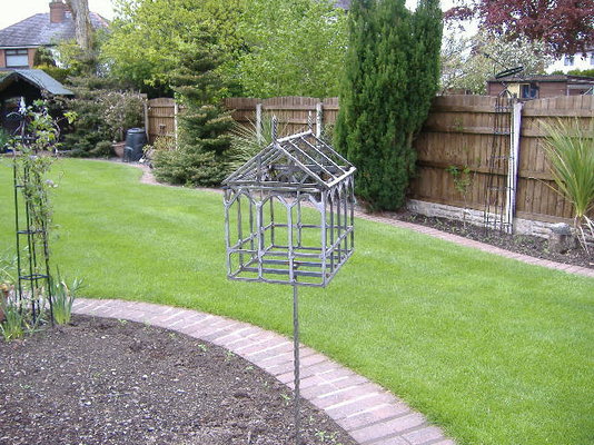 greenhouse planter May 2013 013.jpg