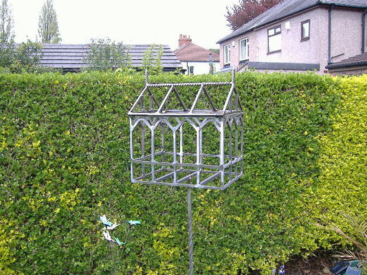 greenhouse planter May 2013 015.jpg