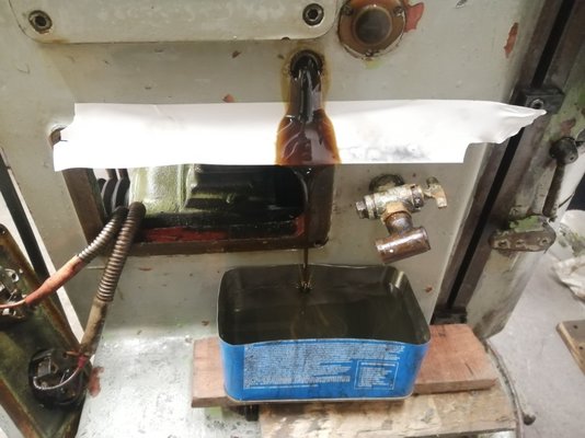 gearbox drain oil.jpg