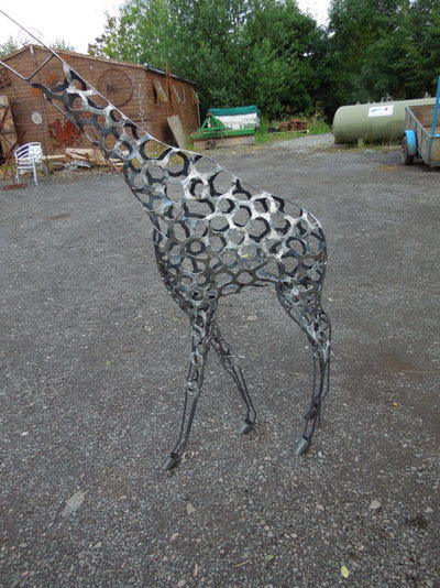 giraffe with feet 001.JPG