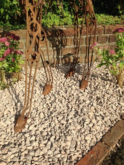 Giraffe_feet.jpg Giraffe_feet.jpg