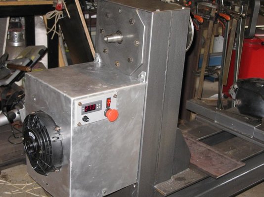 30. Electronic temp control fitted to motor cover IMG_0715.jpg
