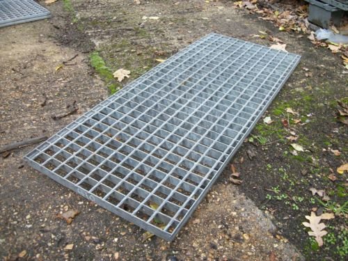 steel floor grating.JPG