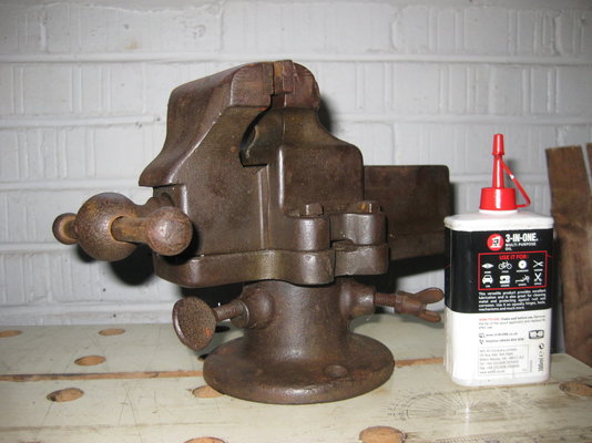 New little swivel vise 004.JPG