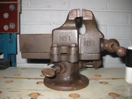 New little swivel vise 006.JPG