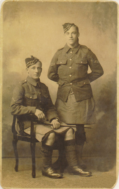 Private Frank Fraser standing with army pal ww1 s.jpg