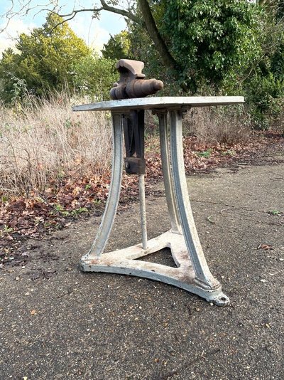 3legparkystand.jpg