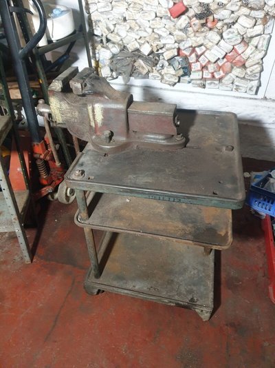 4legparkystand.jpg