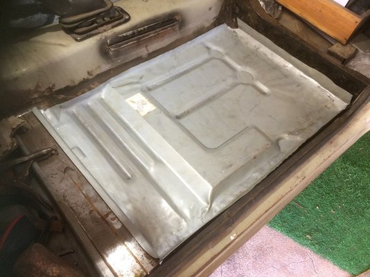 Escort rear LH floorpan 018.JPG