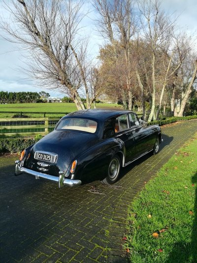 Rolls in driveway (reduced).jpg Rolls in driveway (reduced).jpg