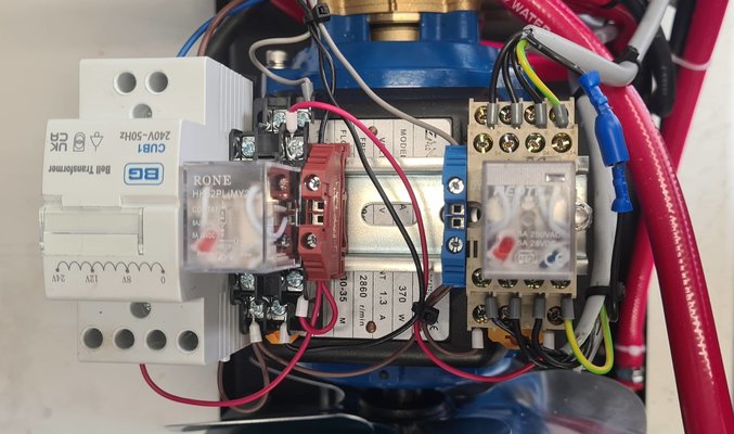 Cooler Top, Added relays etc.jpg Cooler Top, Added relays etc.jpg