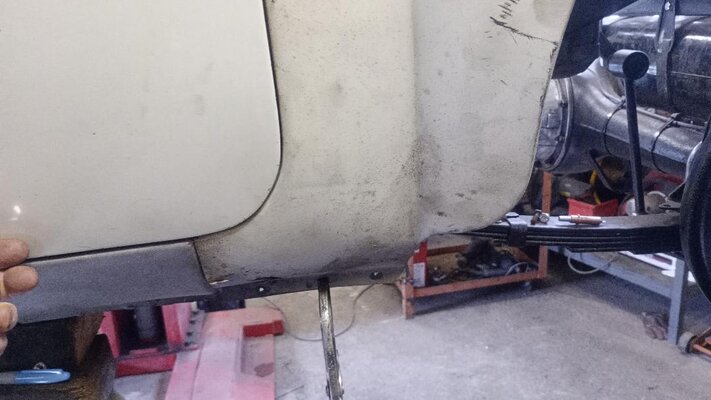 body rear left wing gap.jpg