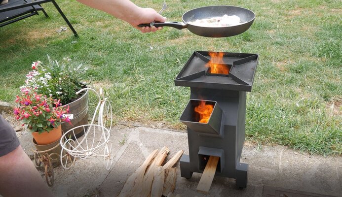 ROCKET STOVE THUMB INSULATED STOVE.JPG
