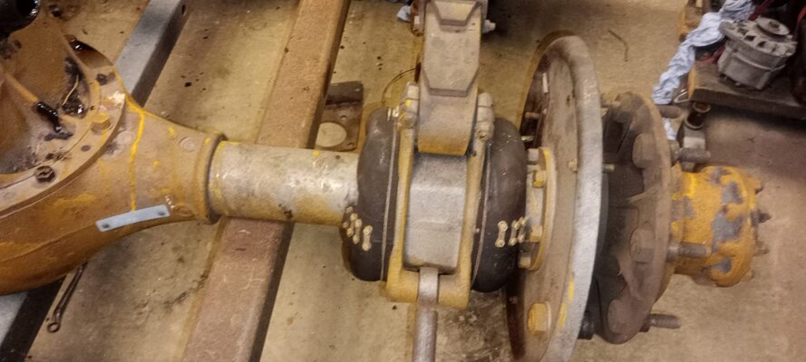 axle trunion.jpg