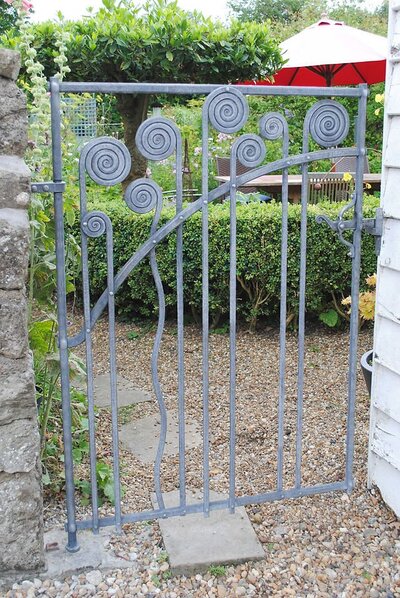 7ead97_7e491ab54284441ebb70c440f670b871~mv2_d_2592_3872_s_4_2 (1).jpg