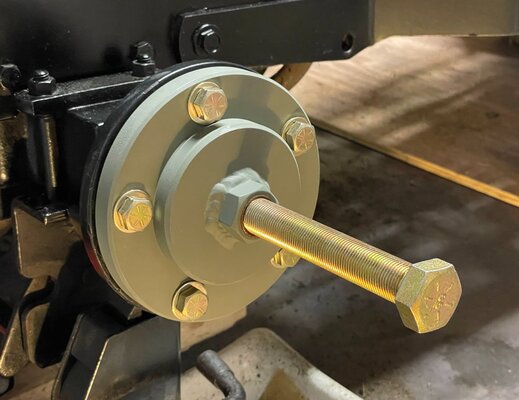 improved-hub-puller-on-tractor-2-smaller-image.jpg