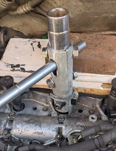 VanInjectorRemovalToolIn_LeverOperation_colseup.jpg