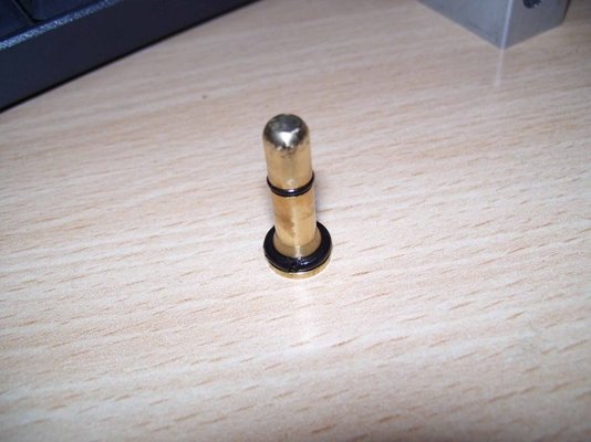 clarke mig. gas plunger o ring damage.jpg clarke mig. gas plunger o ring damage.jpg