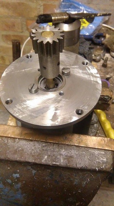 Motor and adapter plate.jpg Motor and adapter plate.jpg